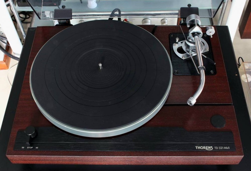 ขายเครื่องเล่นแผ่นเสียง Thorens TD321mk.2 สภาพใหม่เก็บพร้อมกล่อง หายาก สวยเสียงดีมาก Made in Germany
