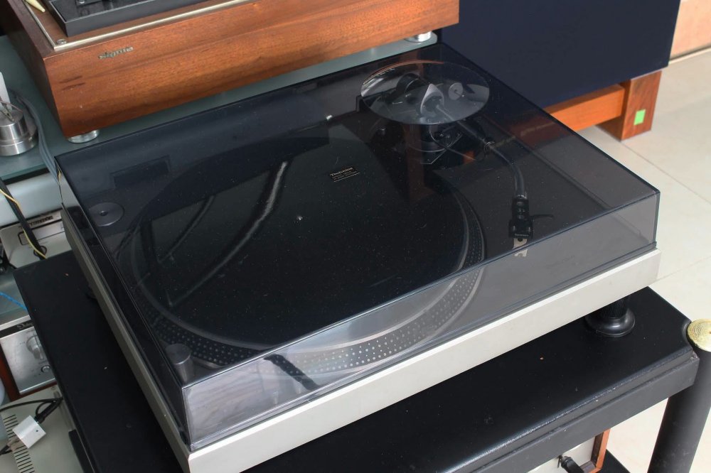 ขายเครื่องเล่นแผ่นเสียง Technics SL-1200 ติดตั้ง SME 3009 S2 สภาพสวย เสียงดีมาก