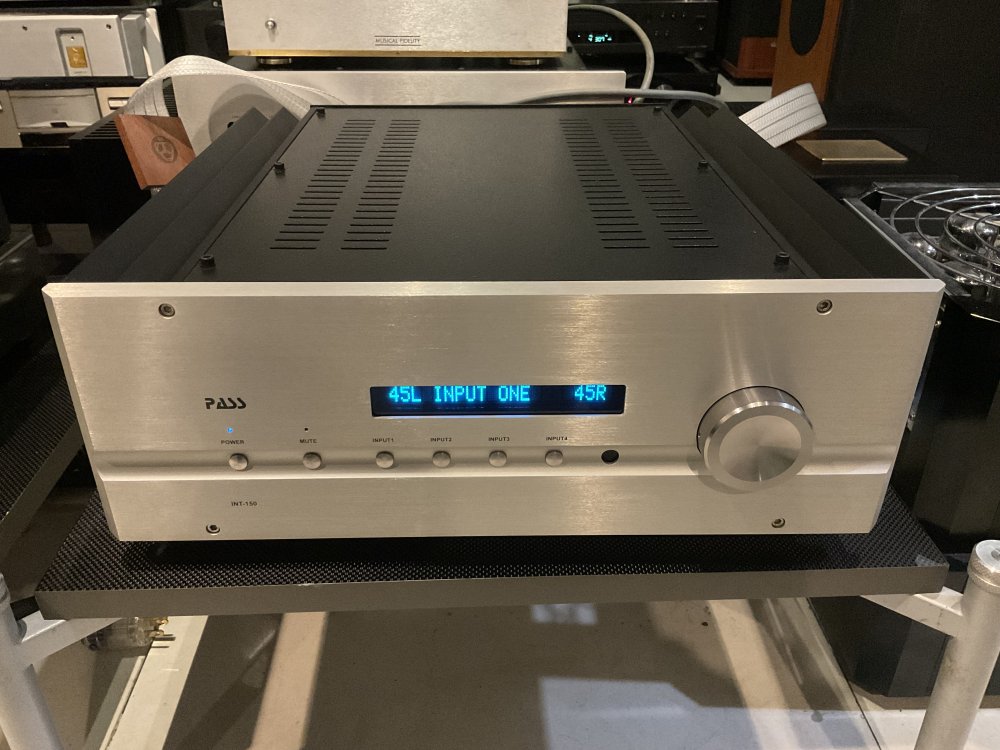 ขายอินติเกรตแอมป์ไฮเอนด์ Pass Labs INT-150 สภาพสวยเข้าใหม่